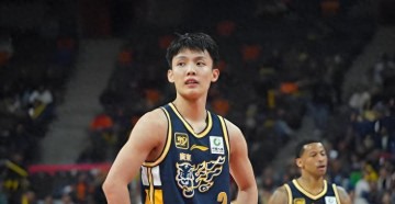 九游娱乐app下载-CBA疯狂一夜！积分榜乱了：上海男篮险胜，广东升第3，黑马升第4
